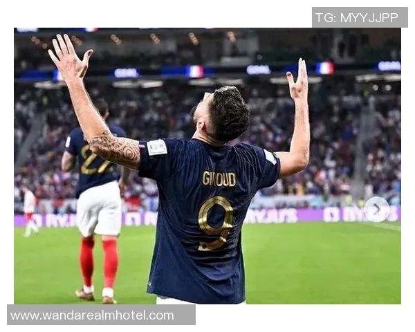 18岁天才中锋崭露头角法国足球新星引发五大豪门争夺战