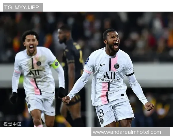 力压巴黎排法甲第一！队报：朗斯有望争夺本赛季法甲冠军